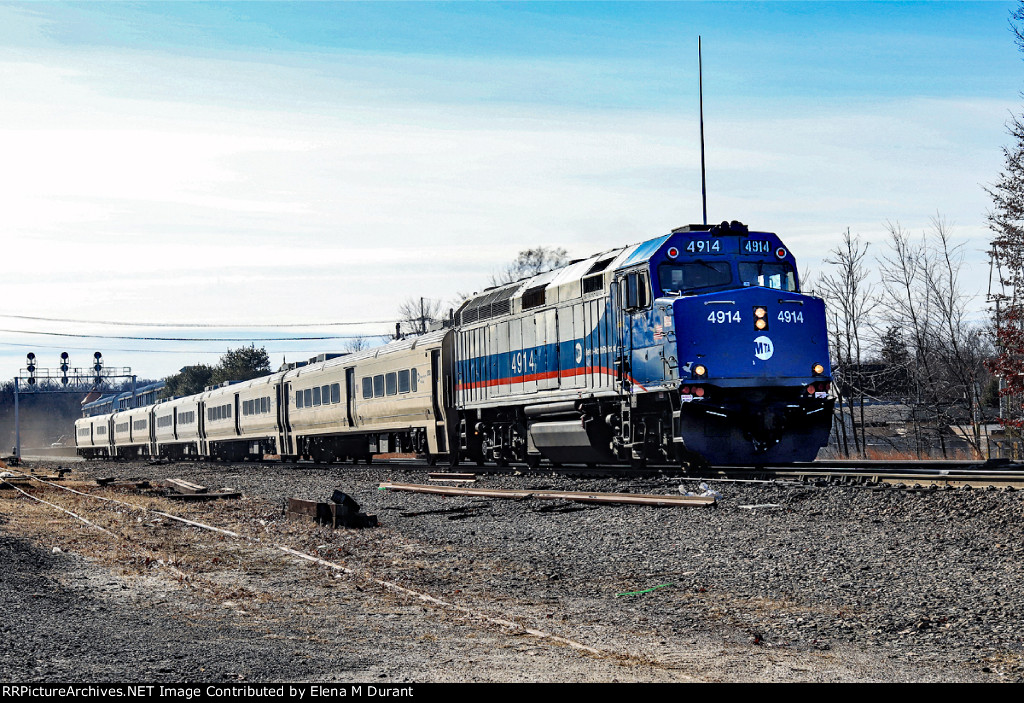 MNCR 4914 on train 45